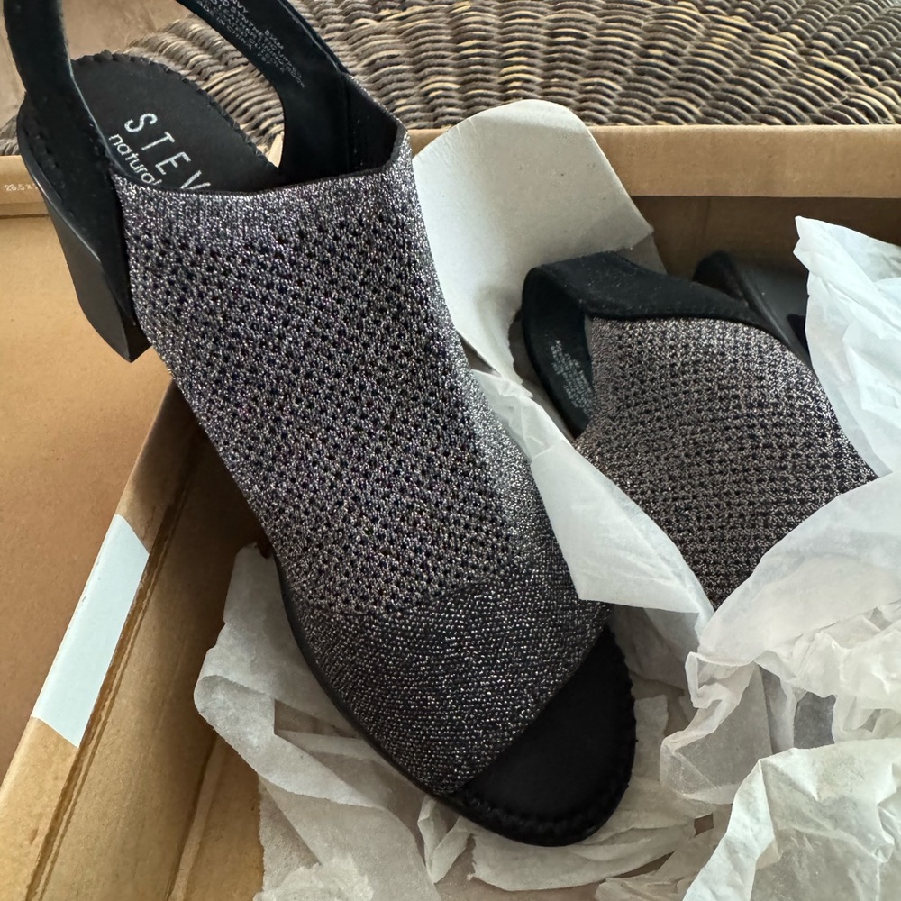 Steven By Steve Madden New in Box sandals pewter and black